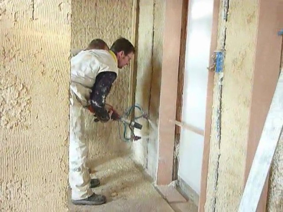 Réalisation de l'enduit chaux chanvre.