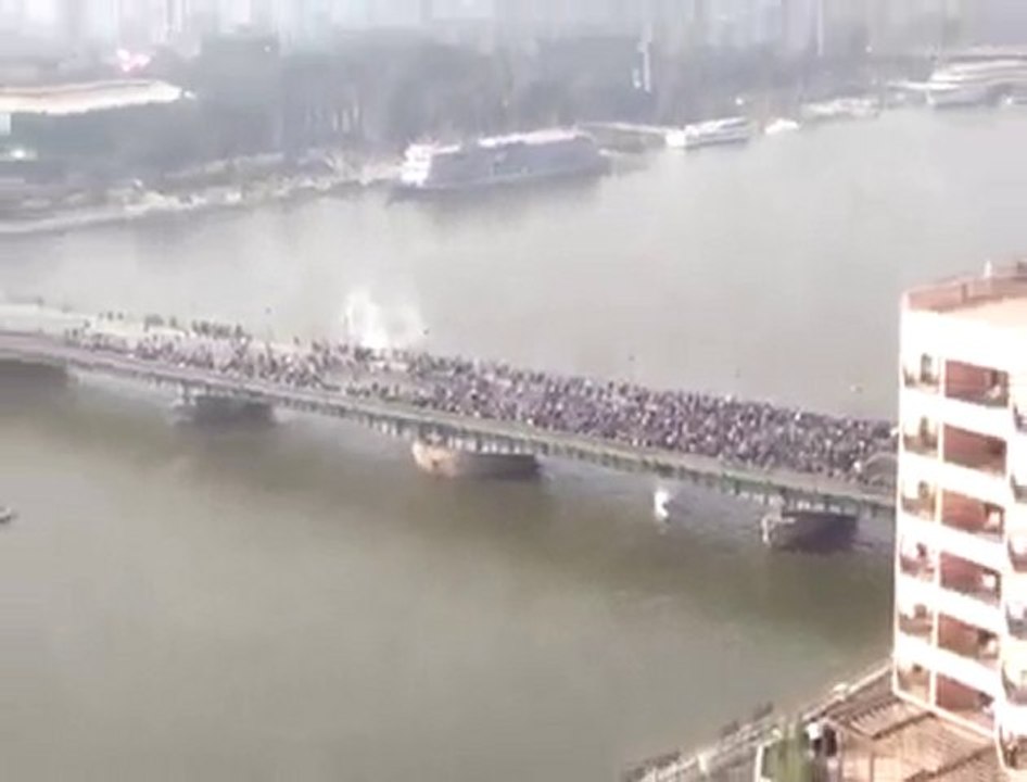 Egypt Revolution: praying protestors attacked by Mubarak