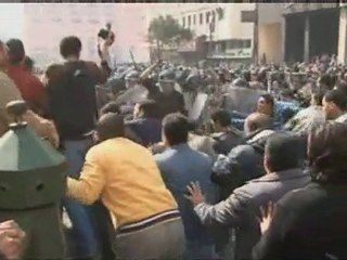 Egyptian president sacks cabinet after protests