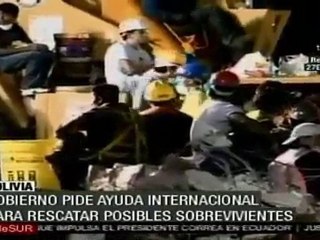 Video herunterladen: Bolivia: Intentan rescatar a sobrevivientes tras derrumbe en edificio