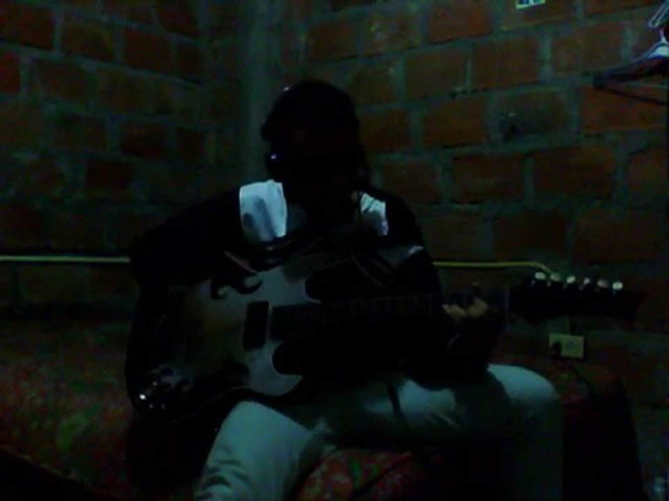 STIVEN CANTANDO QUE LLORO POR SIN BANDERA