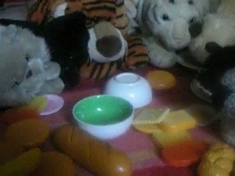 La famille félins en peluches: Episode 2: Le petit déj' p1/2