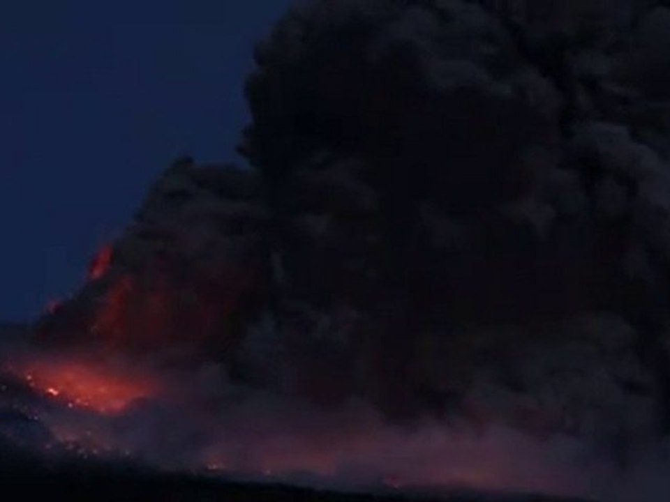 Le Japon en état d'alerte après l'éruption du Shinmoedake