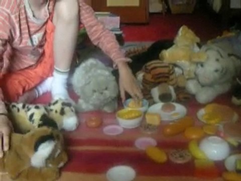 La famille félins en peluches: Episode 2: Le petit déj' p2/2