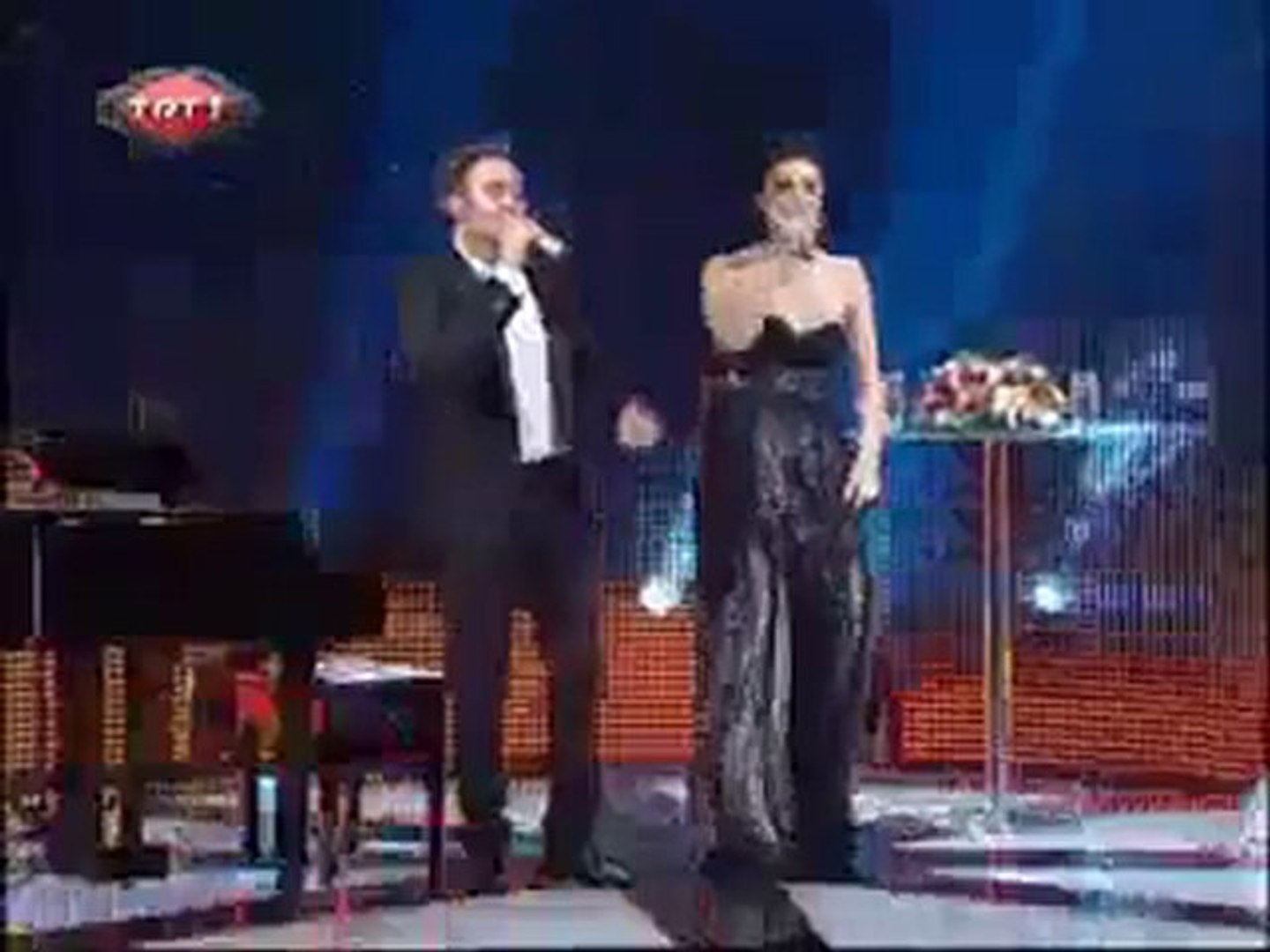 SILA & Mustafa Ceceli - Oyalama Beni - Canli Performans - Dailymotion Video