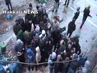 Göstericiler Polis Telsizini Ele Geçirip Bahoz'a Seslendiler