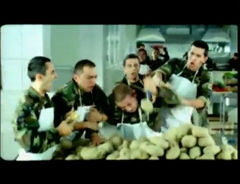 Tuğba Ekinci - O Şimdi Asker