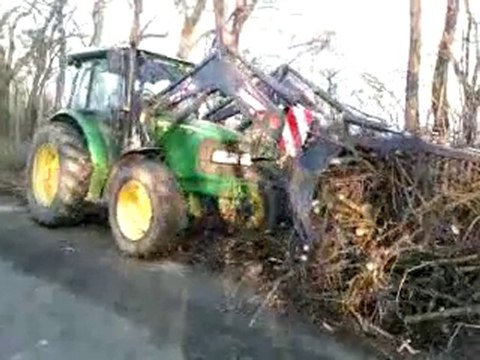 netoyage d'une route, avec John Deere 5720+ MX MP 95A