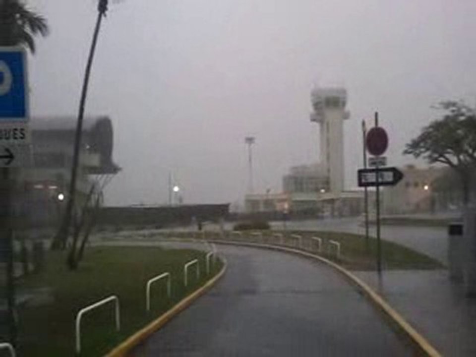 aeroport sous pluie
