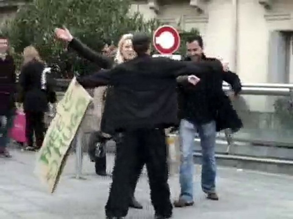 Freehugs sur la Comédie