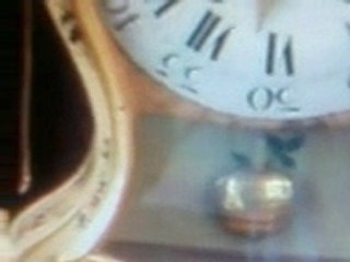 bou thadi sfax pendule tres ancien        . (8)