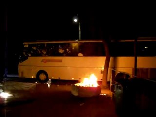 Φωτιές, αυγά, γιαούρτια στην υποδοχή του Πανσερραϊκού