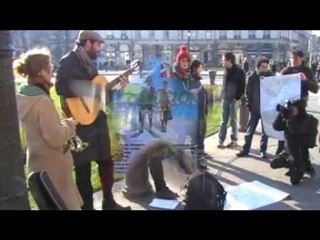 Action du collectif des Déboulonneurs de TOURS - 29/01/11