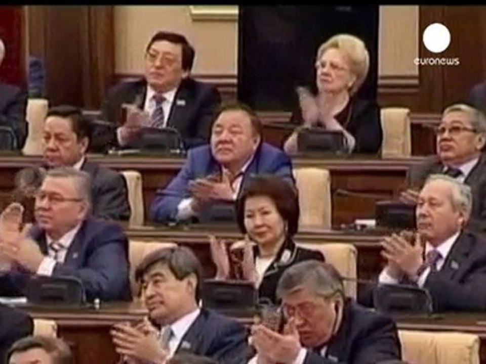 Kazakhstan: la Consulta dice "no" a Nazarbayev