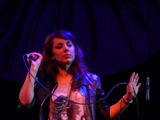 *Péril en la demeure*  -   Sam Neves  [Zèbre de Belleville]