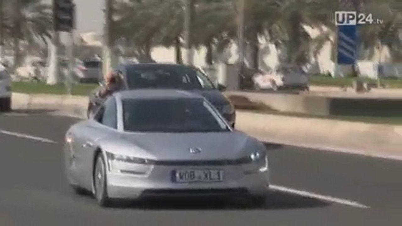 Mit dem Volkswagen XL1 unterwegs in Doha/Qatar