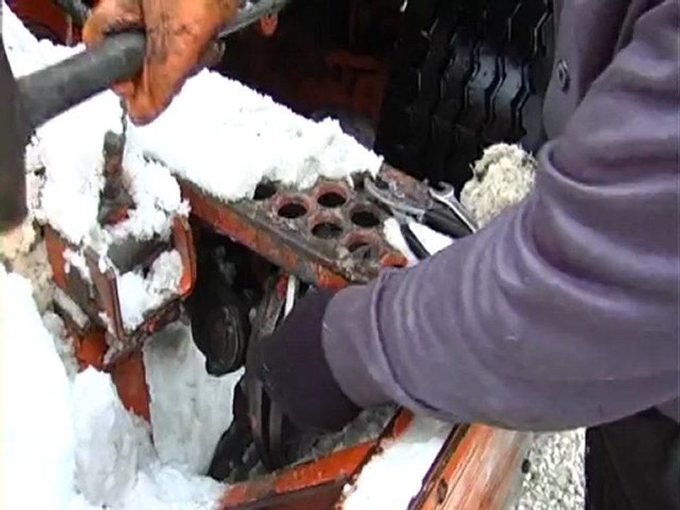 Şemdinli yoluna çığ indi - YÜKSEKOVA HABER