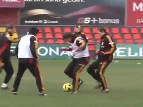 GALATASARAY'DA GÖZLER KUPA'YA ÇEVRİLDİ