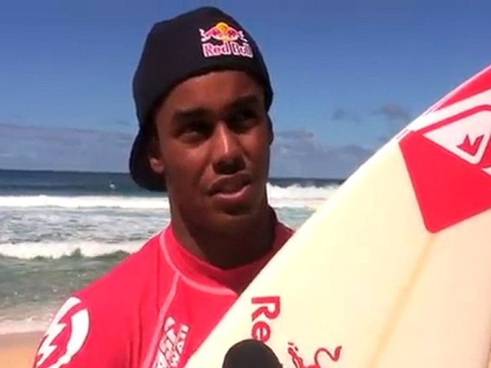 Volcom Pipe Pro 2011 Day 2 - Wiggolly Dantas action & Interview