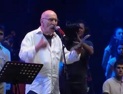 Grup Yorum 25. Yil Konseri Tuncel Kurtiz (Gecit Yok)