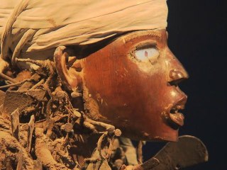 Brafa 2011 - Bruxelles - Fétiche a clous HD - Didier Claes