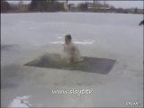çılgın rus buz gibi suya atladı