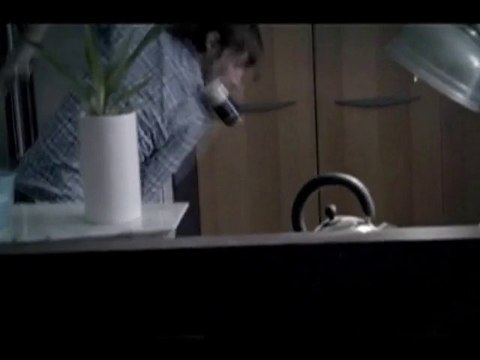 Jongles avec une canette... Buuuut !