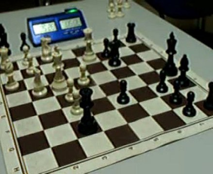 ECHECS : JULIEN 0 VS 1 ZITOUN (COUPE 2010)