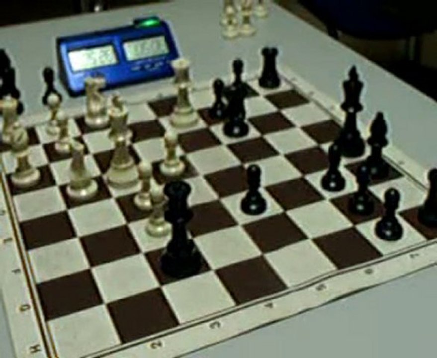 ECHECS : JULIEN 0 VS 1 ZITOUN (COUPE 2010)