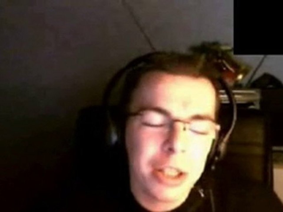 BUZZ UN CHANTEUR INCROYABLE SUR LE NET