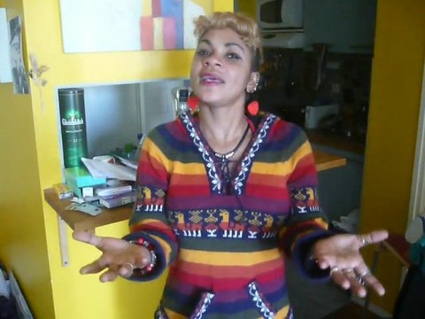 La poetesse Nathy Ebriet dedicace fans dakar Senegal