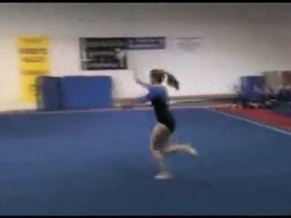 La piccola ginnasta dice addio alle caviglie