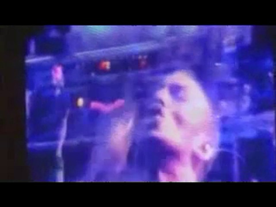 Tricky - Hollow - Live Belfort 2003 (9 10)2