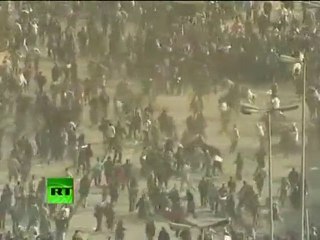 Les pro Moubarak en chameau et cheval entrant a Tahrir Squar
