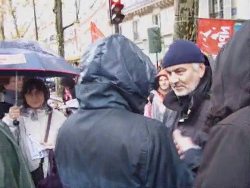 Olivier Besancenot face à We Are Change Paris