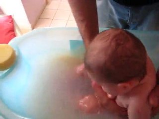 Zeynep-23 Ocak 2011 089 banyo yapıyor