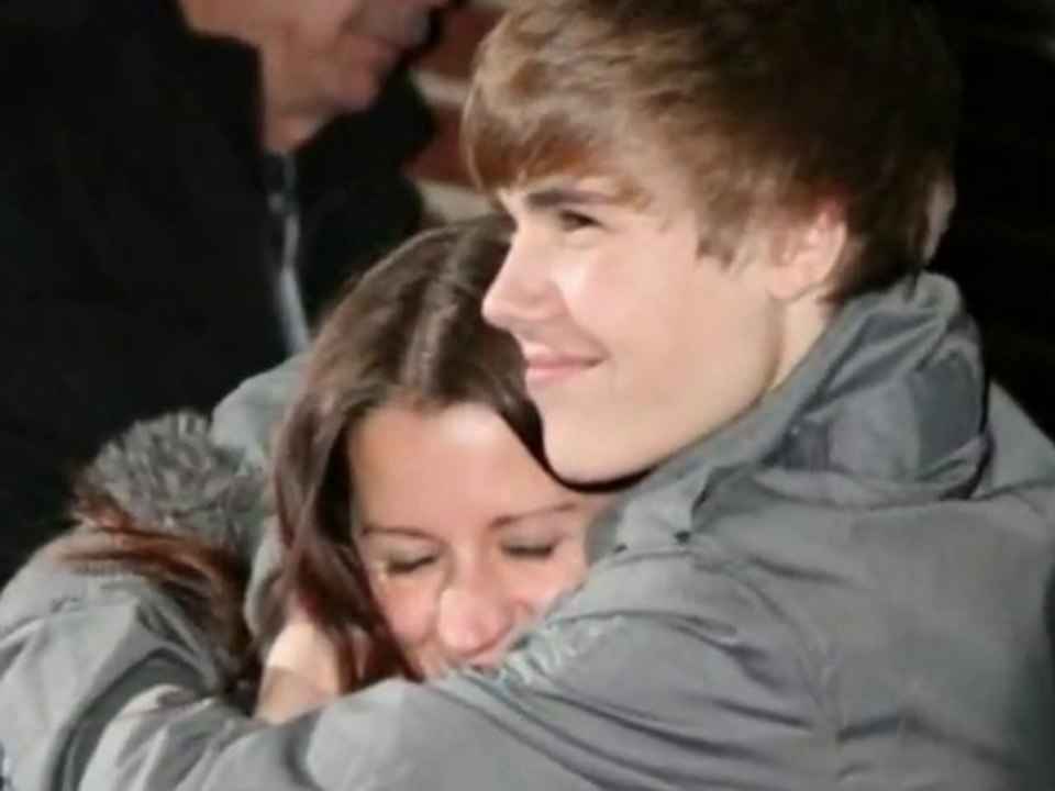 Justin enlace sa maman