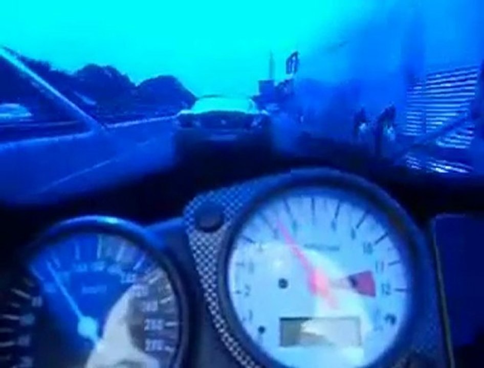 Motorsiklet İle Ferrarinin Kapışması -