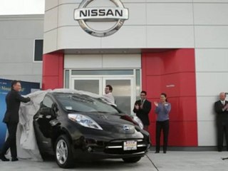 Nissan LEAF - Delivery of the world's first 100% electric