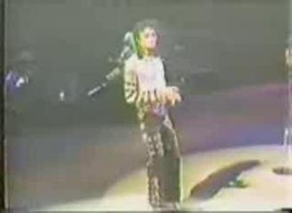 Michael Jackson la braguette ouverte