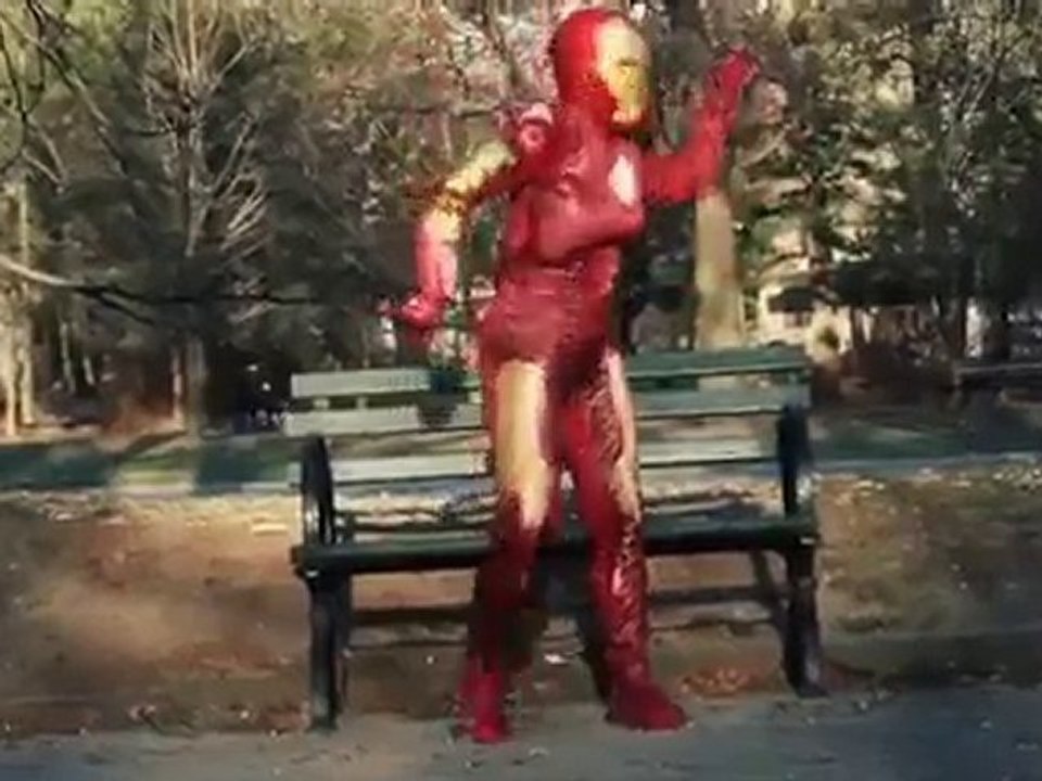 Iron man si dà al ballo da discoteca