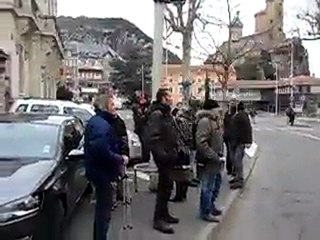 Raal et tintamarre devant le commissariat de Foix