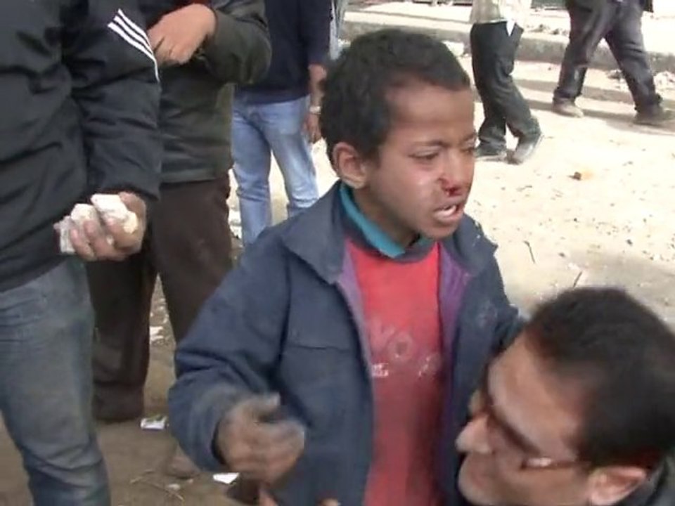 Violent clashes continue in Tahrir Square