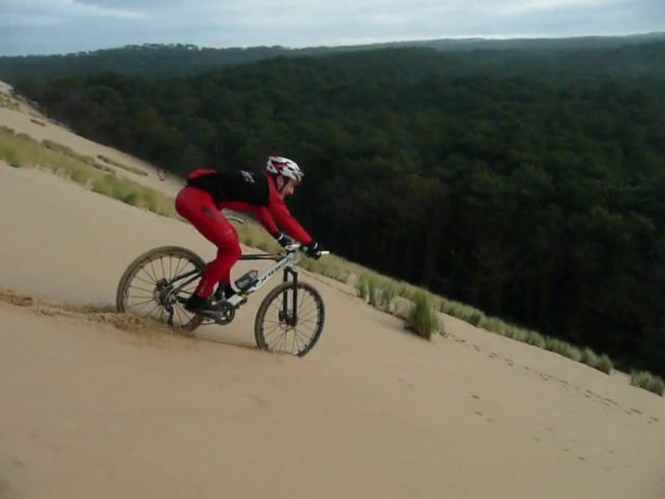 Descente de la dune du Pyla en VTT Ocean Oxygene Arcachon