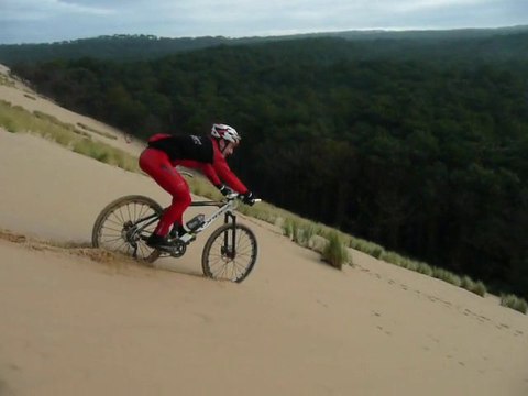 Descente de la dune du Pyla en VTT Ocean Oxygene Arcachon