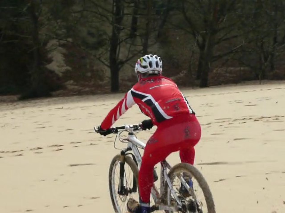 Descente de la dune du Pyla en VTT Ocean Oxygene Arcachon