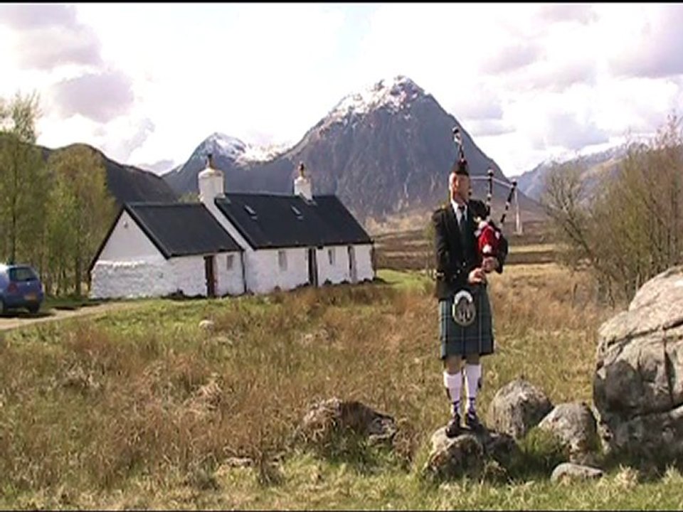 Bagpiper à Lyon: Gwendan en voyage en Ecosse