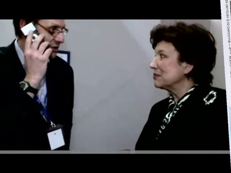 Roselyne Bachelot sur le stand d'Innove-Access au SAP