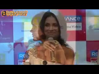 Lara Dutta Wardrobe Malfunction !