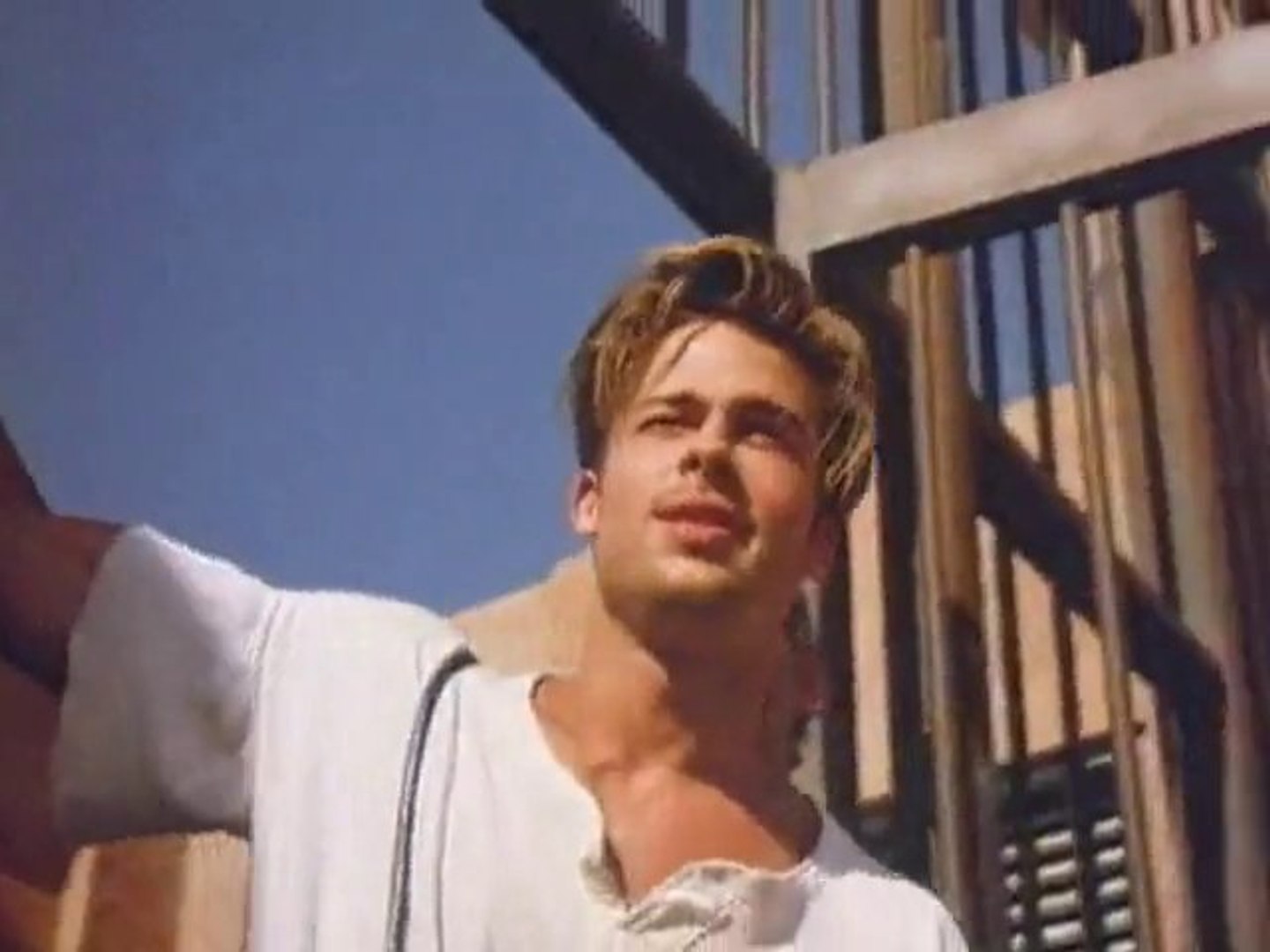 Sortie de prison très chaude pour Brad Pitt ! Levi's. - Vidéo Dailymotion